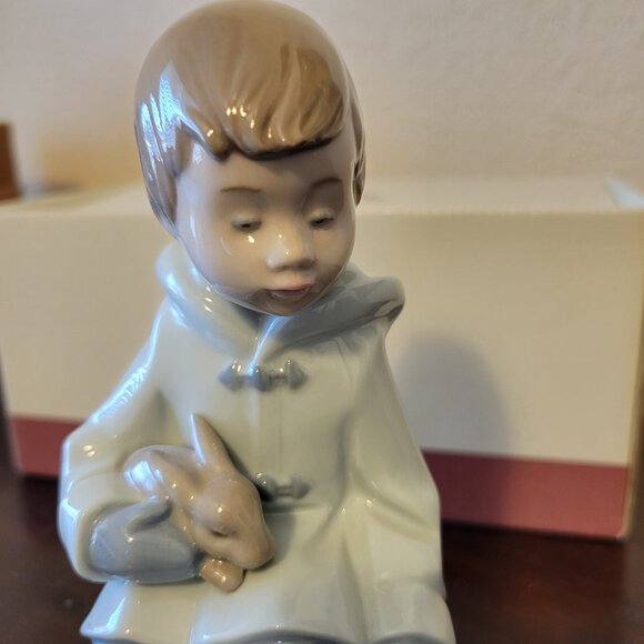 Nao Lladró Porcelain Figurine Boy "Resting on Excursion” #1037 - Picture 10 of 12